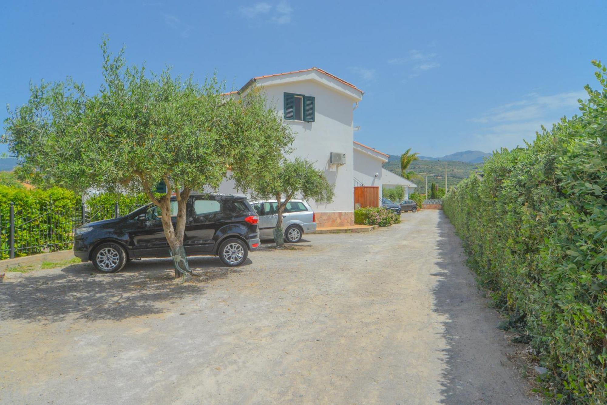Case Vacanze Mare Nostrum - Villas In Front Of The Beach With Pool Campofelice di Roccella Kültér fotó